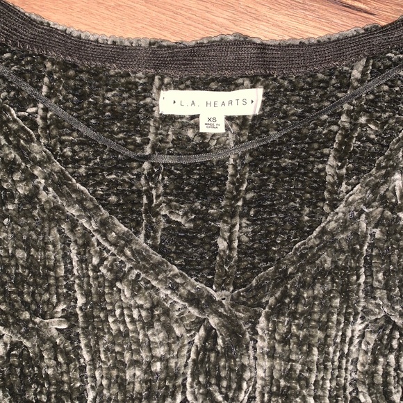 Chenille Green V-neck Cropped Sweater - Picture 3 of 3